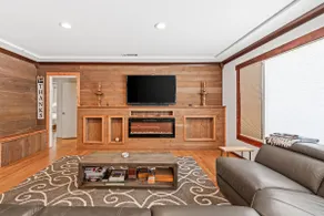 TWO LIVING QUARTERS RUSTIC HOME 3 BED 2 BATH - Image 3