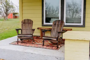 Templeton Farmhouse: Near Airport, Zoo, ACU, HSU - Image 5