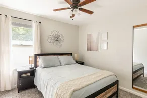 Find Peace at Charming Comfortable Downtown Home - Image 2