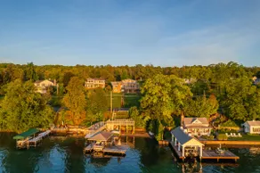 Lake House - Roomy and relaxing 3 bedroom - Image 4