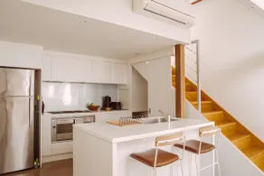 Light filled multi-level Townhouse - Image 5
