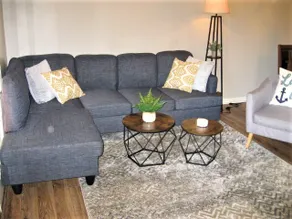 Cozy 2 Bedroom Condo, ready to make you SMILE! - Image 3