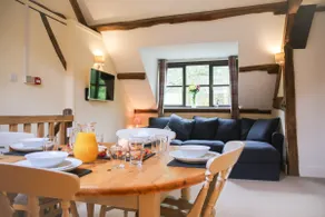 Kestrel Cottage at Lake Cottages at Cwm Chwefru - Image 4