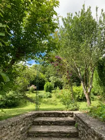 Charming guesthouse in a bucolic setting - Image 3