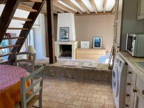 Charming guesthouse in a bucolic setting - Image 4