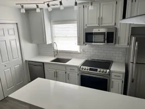 "Eagle's Nest" 2 Blocks from Jordan Hare, Sleeps 8 - Image 2