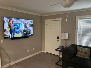 "Eagle's Nest" 2 Blocks from Jordan Hare, Sleeps 8 - Image 4