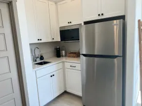 Pear Lake Suite in North West Hanford - Image 3