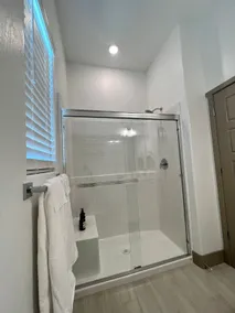 Pear Lake Suite in North West Hanford - Image 5