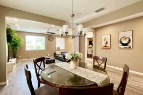 Spacious modern family home - Self check-in - Image 4