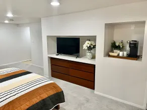 Downtown 1-Bedroom Guest Suite - Image 5