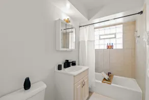 Chic Suite/Mins to L Train /Laundry/Free Parking - Image 5