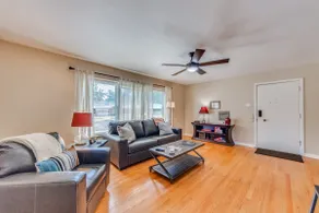 Spacious | Quiet | 1 bedroom duplex w free parking! - Image 3