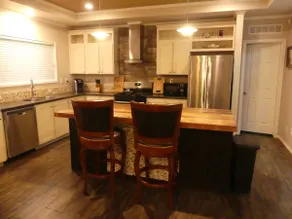 Quiet Sam Rayburn retreat with lots of parking - Image 2