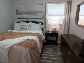 Beautiful 4 Bedroom in quiet neighborhood! - Image 3