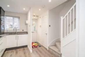 2 bedroom house with parking in Borehamwood - Image 2