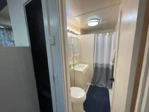 Small Lovely Downtown Nook with Free parking - Image 4