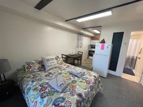 Small Lovely Downtown Nook with Free parking - Image 5