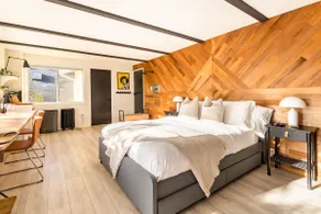 Timeless Wallingford Retreat with Skyline Vista - Image 5