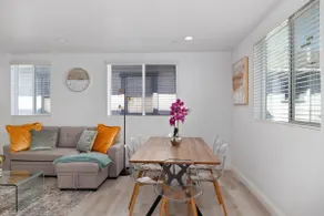 ★ DTLA'S CLOSE TO USC, PRIME 4B4B HOME★ - Image 2