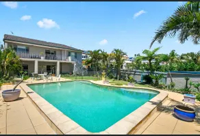 A Substantial family treat close to beaches & park - Image 3