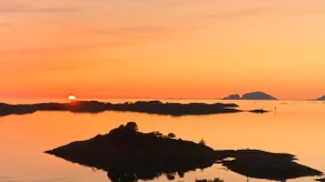 Modern cabin with boat ocean view & beautiful sunsets - Image 5
