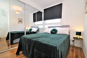 Stunning 2 Bedroom With Private Garden - Image 5