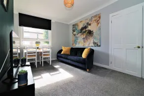 Stunning 2 Bedroom With Private Garden - Image 3