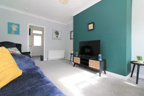 Stunning 2 Bedroom With Private Garden - Image 4