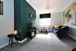 Stunning 2 Bedroom With Private Garden - Image 2