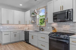 Port City Gem | Modern Luxury | Heart of Downtown - Image 5