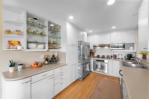 Amazing 2 bedroom condo steps to the beach - Image 4