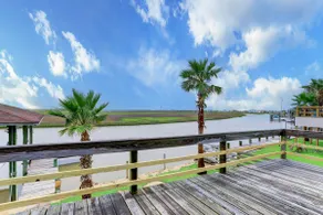 Cheerful 3-Bedroom w/ boat dock & views of estuary - Image 4