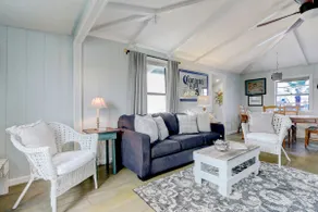 Cheerful 3-Bedroom w/ boat dock & views of estuary - Image 3