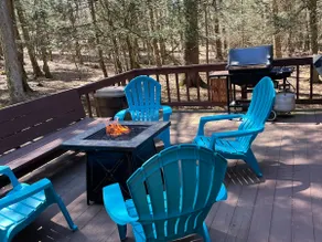 Secluded & bright home located near all in Bethel - Image 2