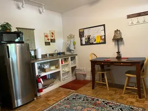 Couples retreat-walk downtown-centrally located - Image 5