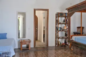 White Mulberry House - Image 3
