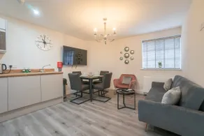The Queens Arms Apartments - Image 2