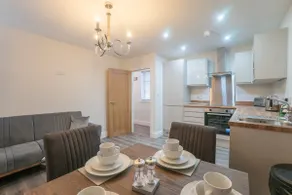 The Queens Arms Apartments - Image 3