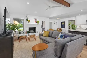 Lockhart House | 3BR | 2B + pool - Image 2