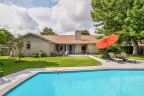 Lockhart House | 3BR | 2B + pool - Image 4