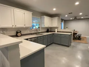 Centrally located 4bed & 2.5bath - Image 4