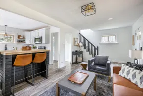 The Akron Retreat: Modern 3-Bedroom Oasis - Image 5