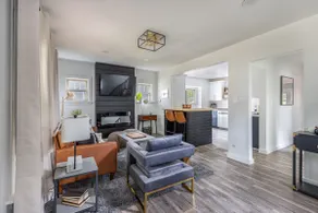 The Akron Retreat: Modern 3-Bedroom Oasis - Image 4