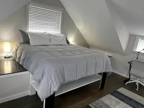Beautiful, one BR, modern- style carriage house - Image 2