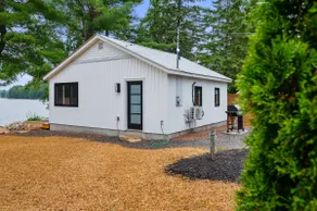 Delightful 2 Bedroom Cottage on Fraser Lake - Image 4