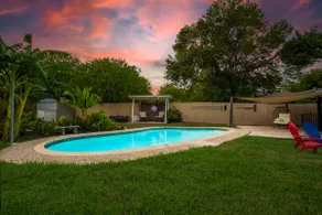 Backyard Oasis w Pool. Near Seaworld - Image 5
