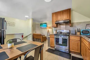 VintageGem: Prime East Rock 5 mins to Yale 5 beds - Image 2