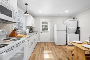 Comfy Long-Term Home | 1K/2Q Bed | Fenced Yard - Image 2