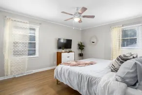 Comfy Long-Term Home | 1K/2Q Bed | Fenced Yard - Image 3